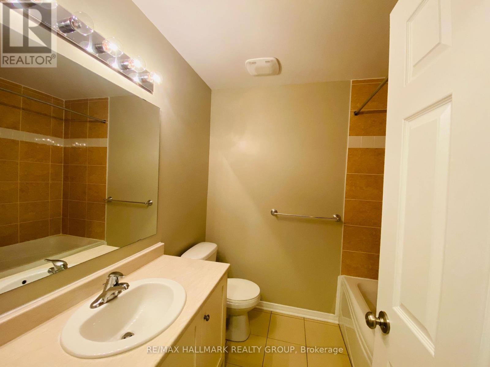338 London Terrace, Ottawa, ON - Indoor Photo Showing Bathroom