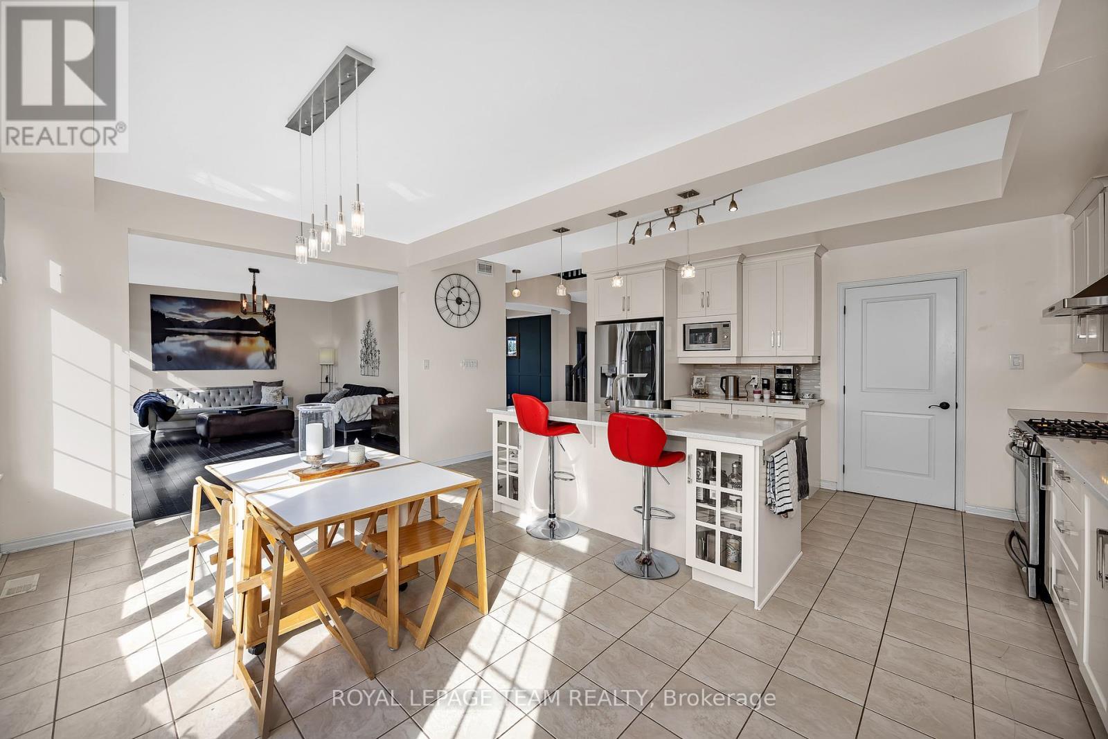 200 Kinloch Court, Ottawa, ON - Indoor Photo Showing Kitchen