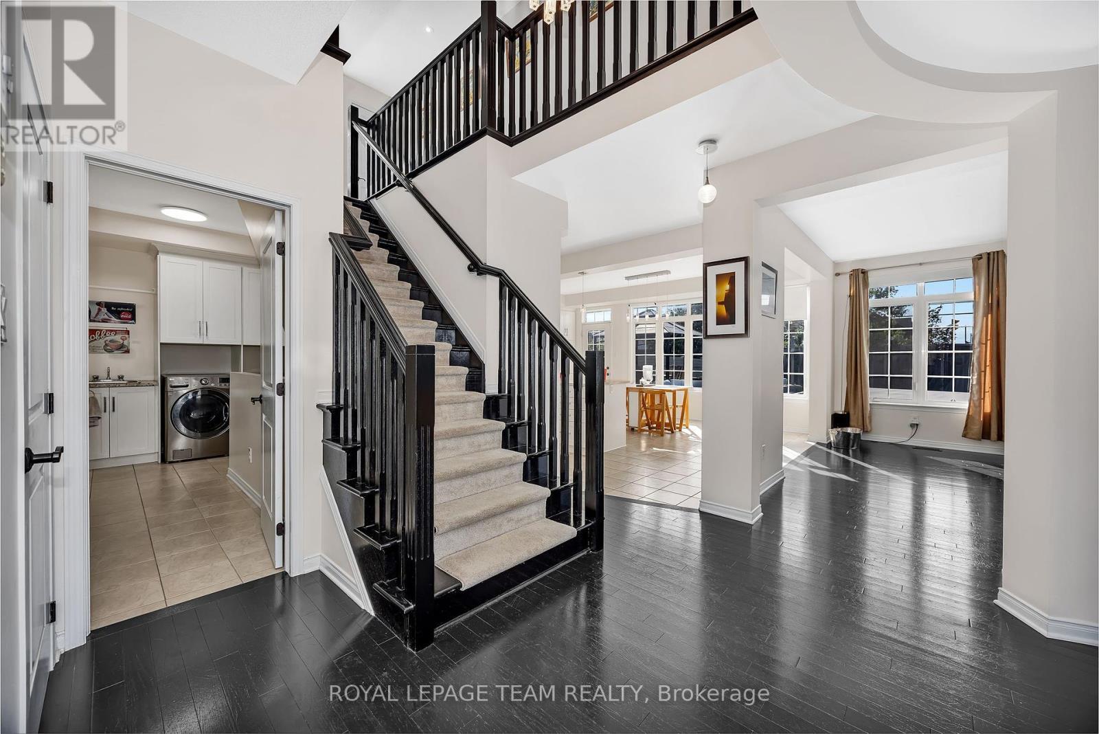 200 Kinloch Court, Ottawa, ON - Indoor Photo Showing Other Room