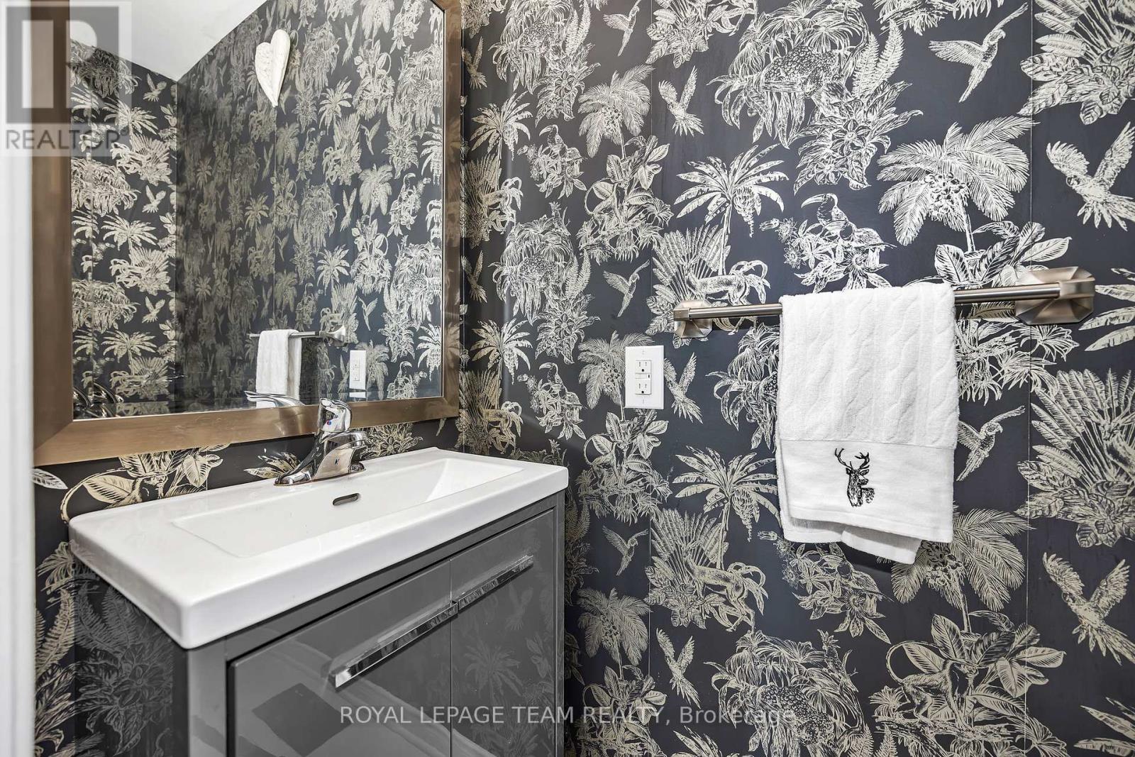 200 Kinloch Court, Ottawa, ON - Indoor Photo Showing Bathroom