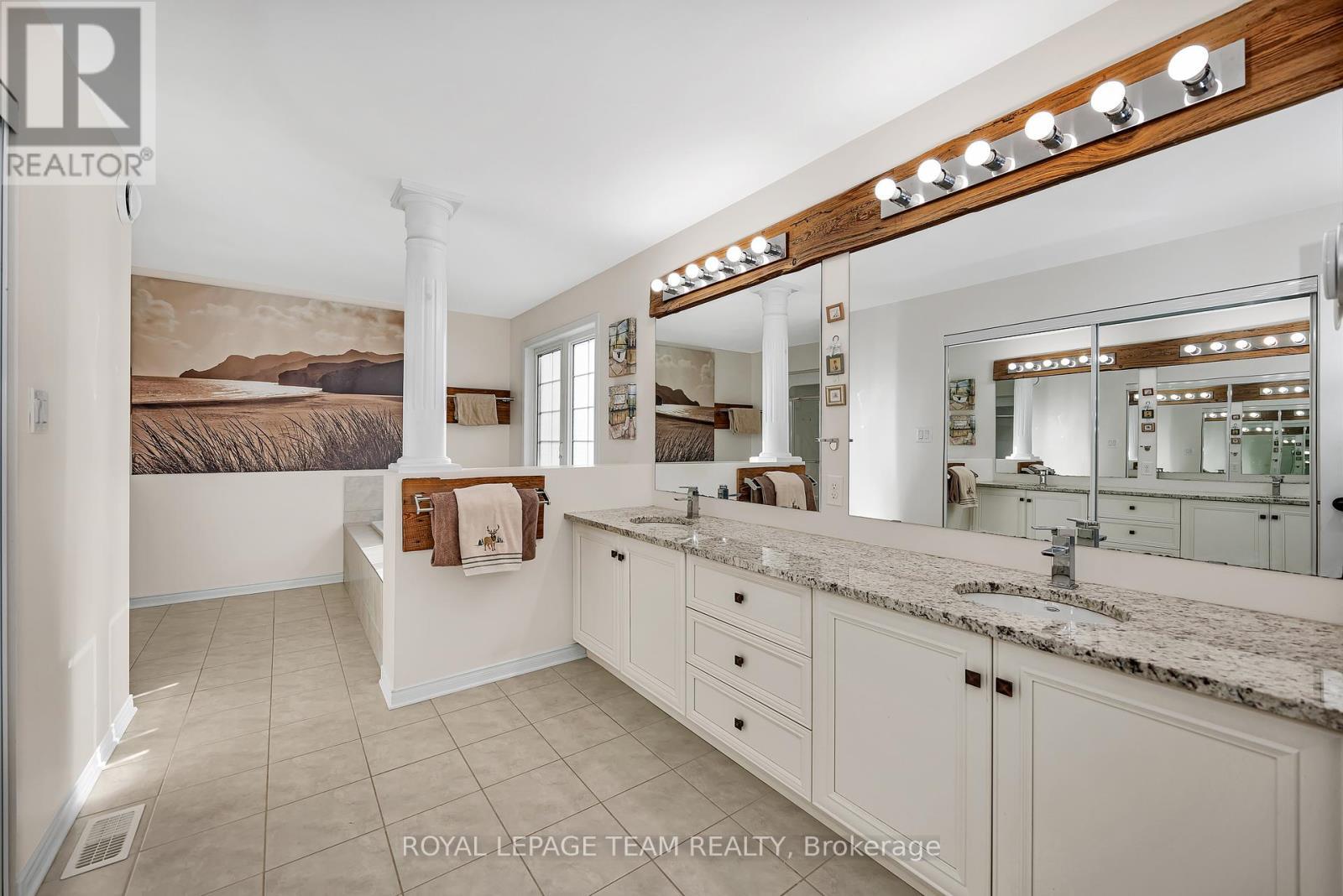 200 Kinloch Court, Ottawa, ON - Indoor Photo Showing Bathroom