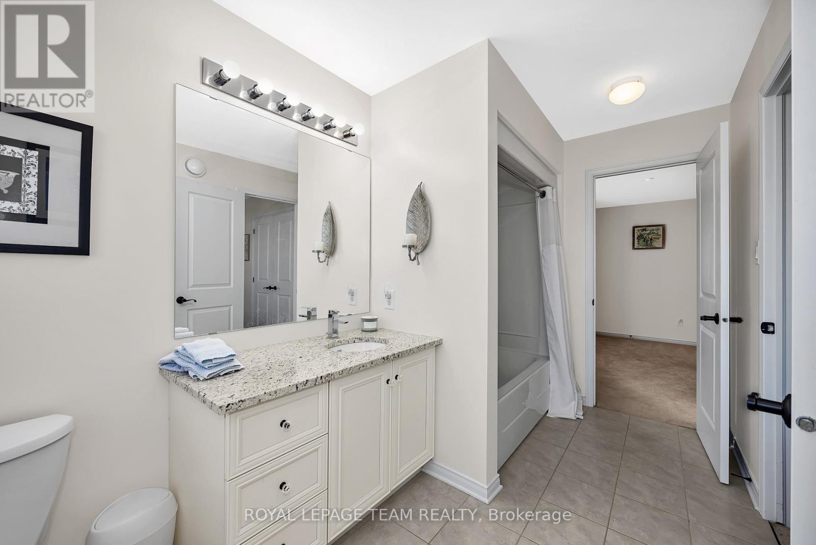 200 Kinloch Court, Ottawa, ON - Indoor Photo Showing Bathroom
