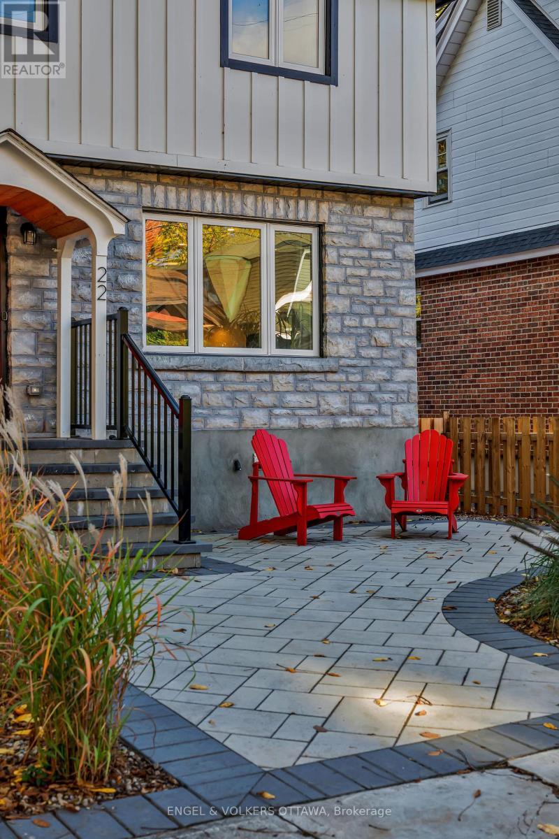 Front seating - 22 Harvard Avenue, Ottawa, ON - Outdoor