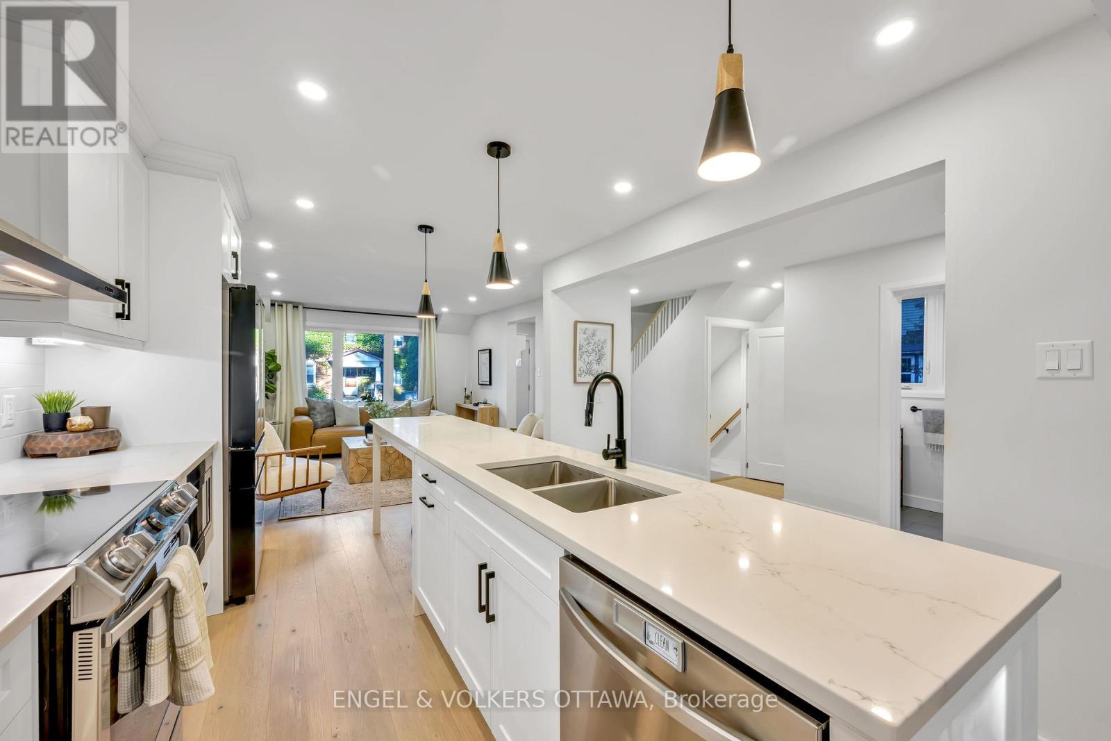22 Harvard Avenue, Ottawa, ON - Indoor Photo Showing Kitchen With Stainless Steel Kitchen With Double Sink With Upgraded Kitchen