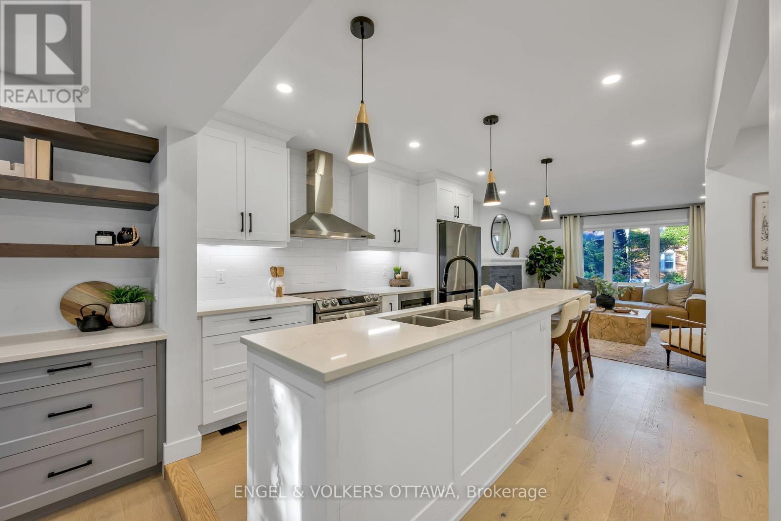 22 Harvard Avenue, Ottawa, ON - Indoor Photo Showing Kitchen With Double Sink With Upgraded Kitchen