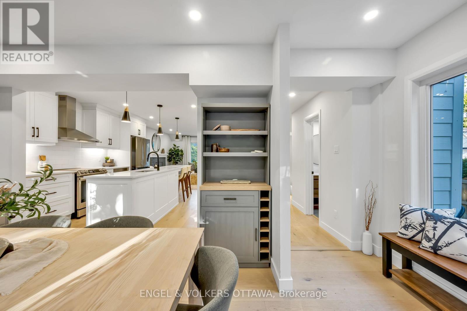Pantry built-in - 22 Harvard Avenue, Ottawa, ON - Indoor