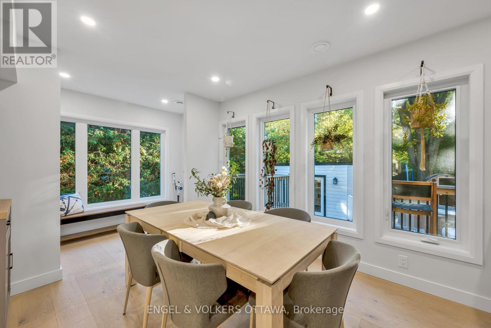 Dining room - 22 Harvard Avenue, Ottawa, ON - Indoor Photo Showing Dining Room