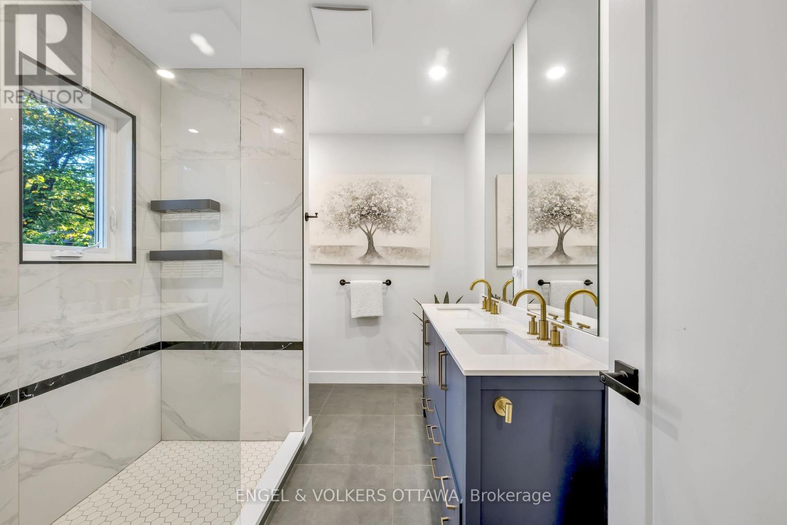 22 Harvard Avenue, Ottawa, ON - Indoor Photo Showing Bathroom