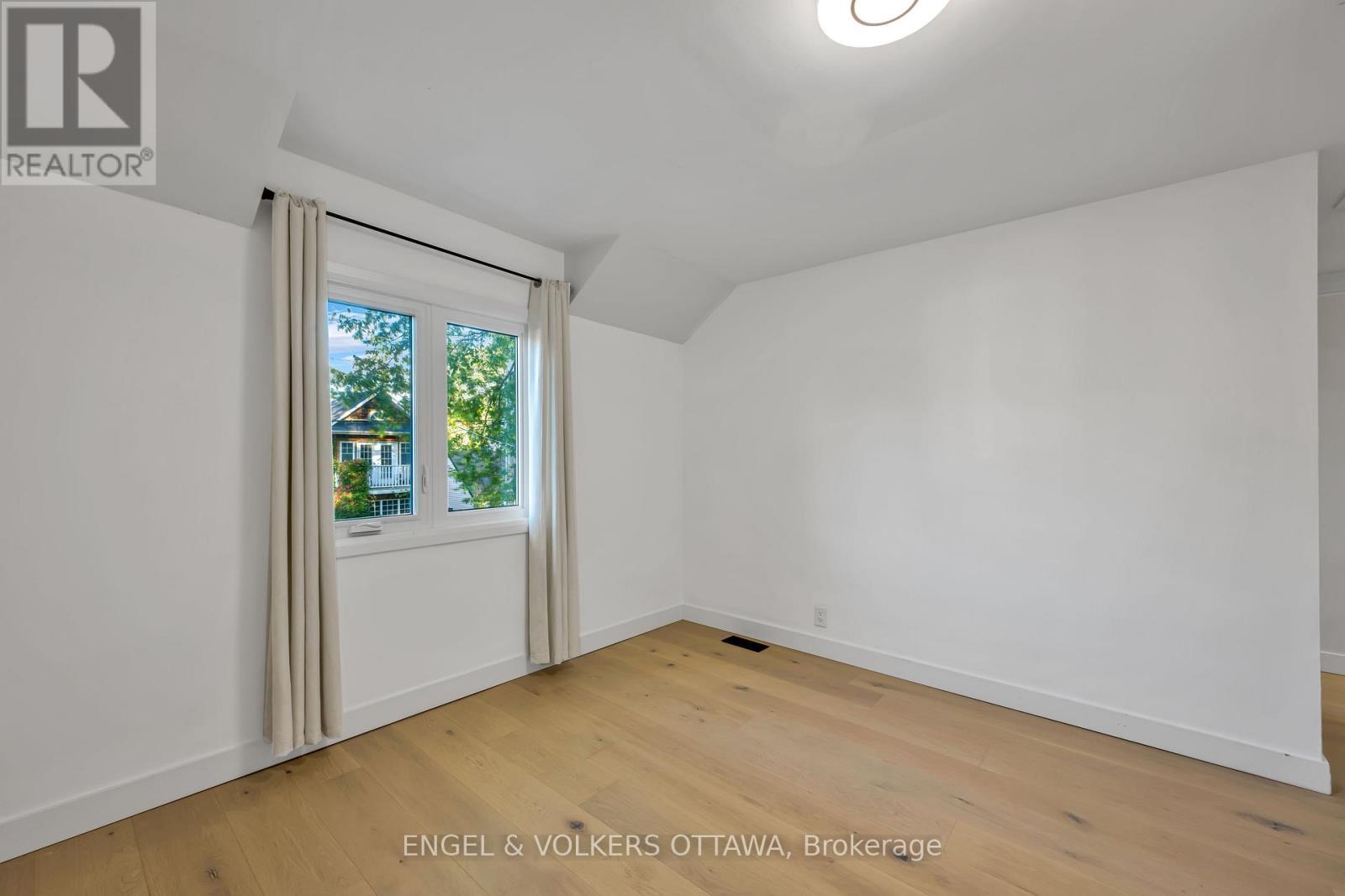 22 Harvard Avenue, Ottawa, ON - Indoor Photo Showing Other Room