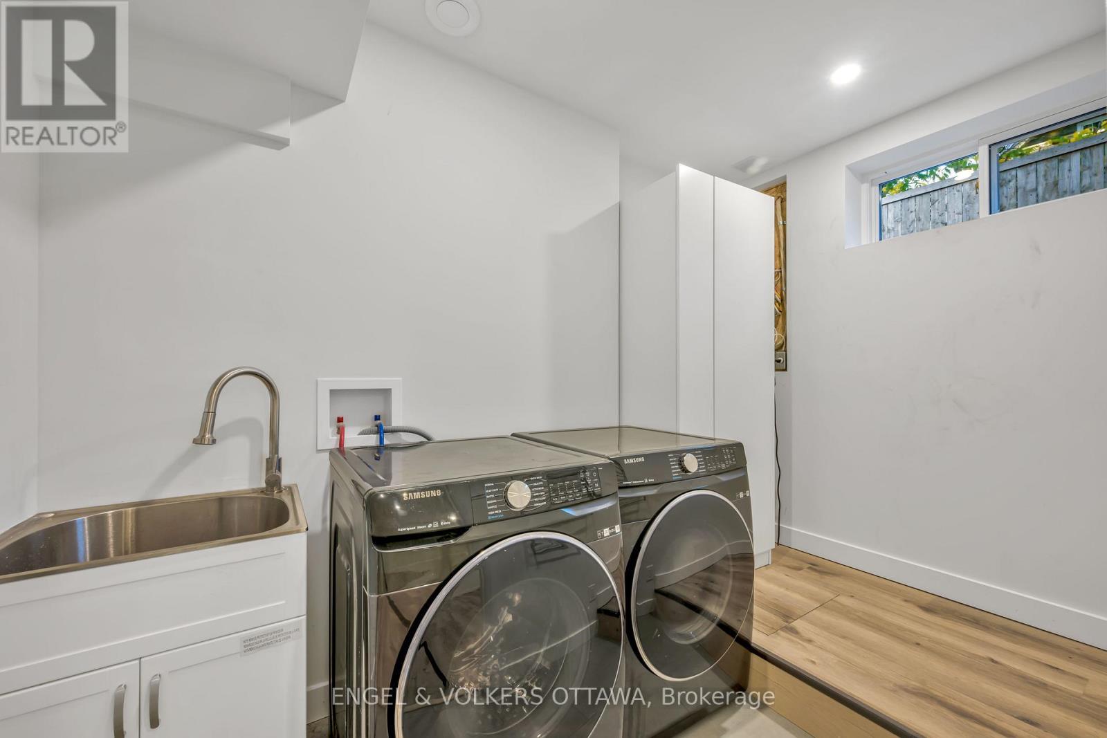 Lower level laundry room - 22 Harvard Avenue, Ottawa, ON - Indoor Photo Showing Laundry Room