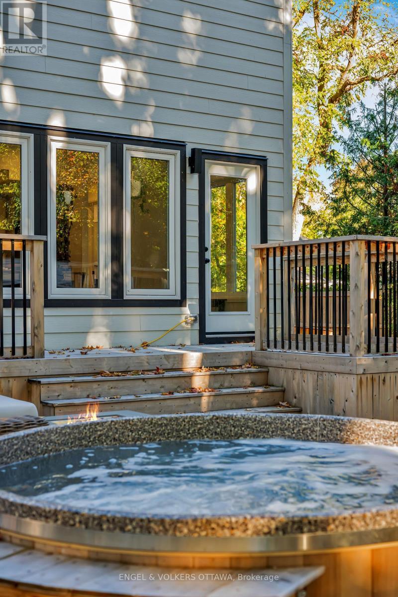 Hot tub - 22 Harvard Avenue, Ottawa, ON - Outdoor With Deck Patio Veranda