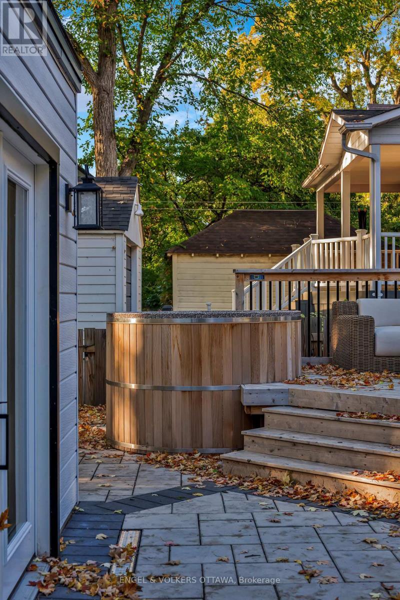 Hot tub side view - 22 Harvard Avenue, Ottawa, ON - Outdoor With Deck Patio Veranda