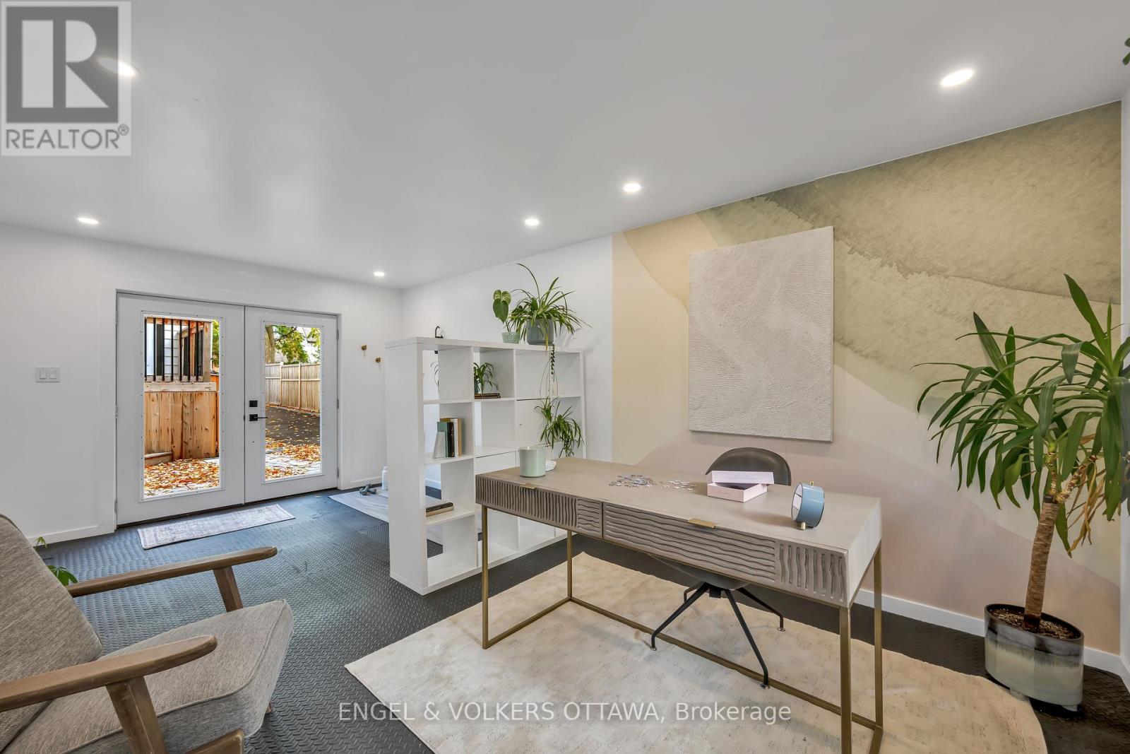 Office - 22 Harvard Avenue, Ottawa, ON - Indoor