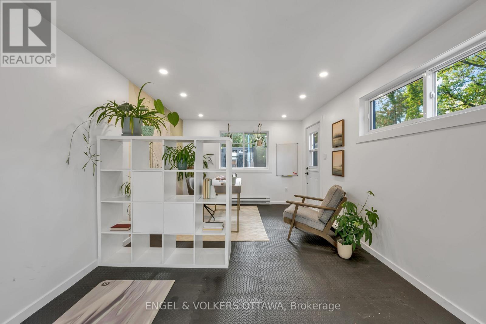 22 Harvard Avenue, Ottawa, ON - Indoor Photo Showing Other Room