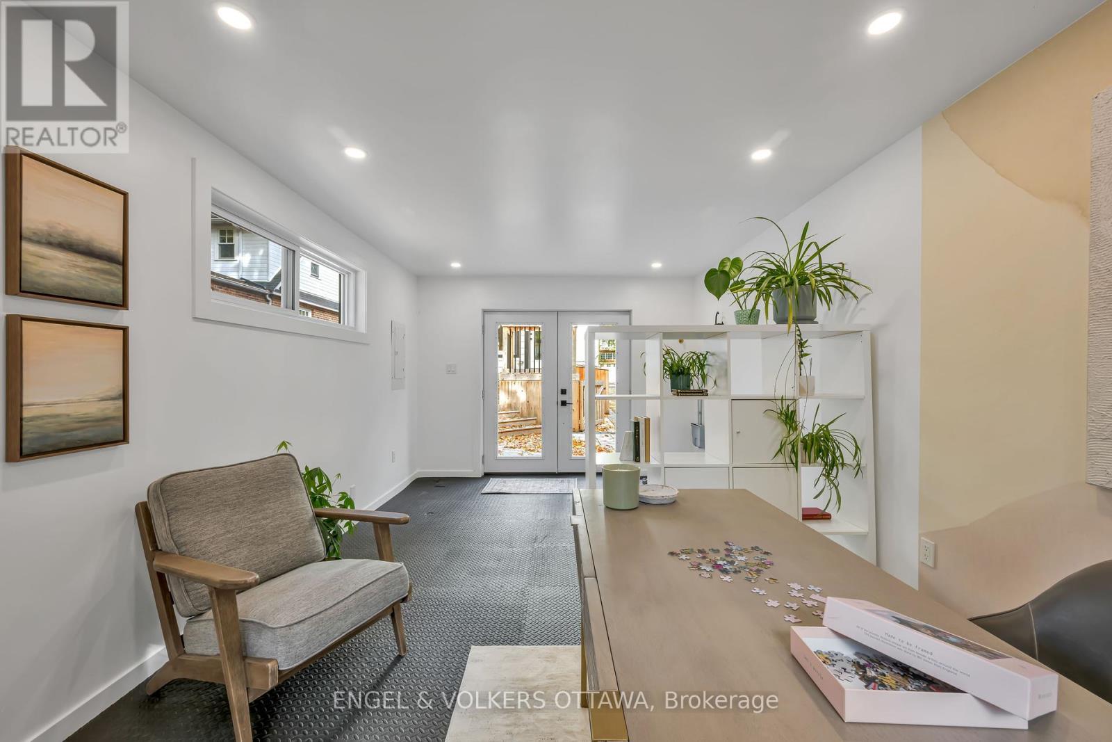 22 Harvard Avenue, Ottawa, ON - Indoor Photo Showing Other Room