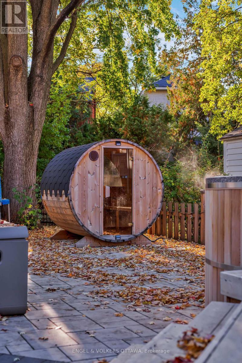 Sauna - 22 Harvard Avenue, Ottawa, ON - Outdoor