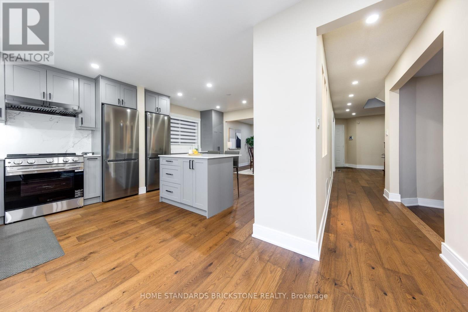 45 Spring Gate Boulevard, Vaughan, ON - Indoor Photo Showing Kitchen With Upgraded Kitchen