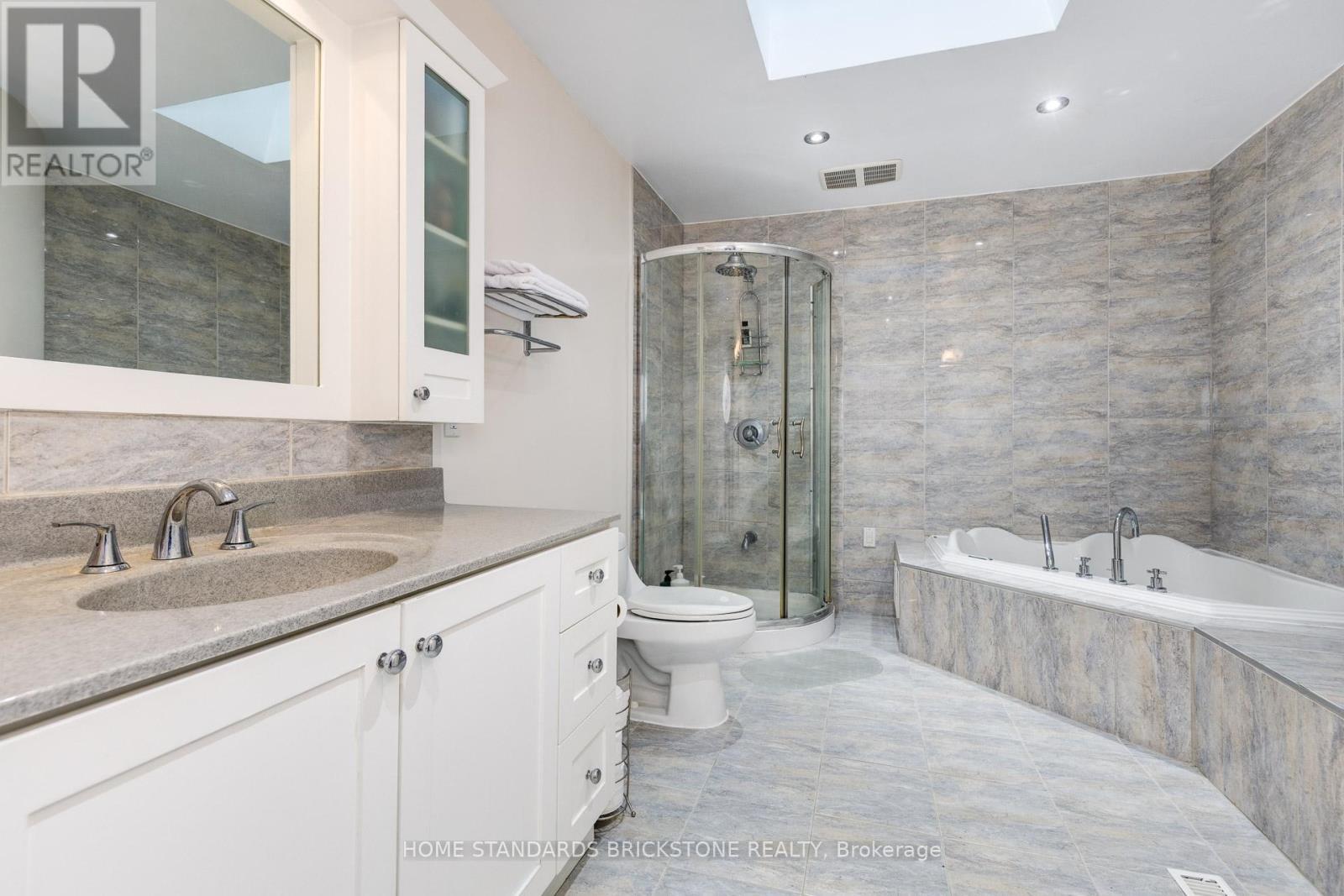 45 Spring Gate Boulevard, Vaughan, ON - Indoor Photo Showing Bathroom