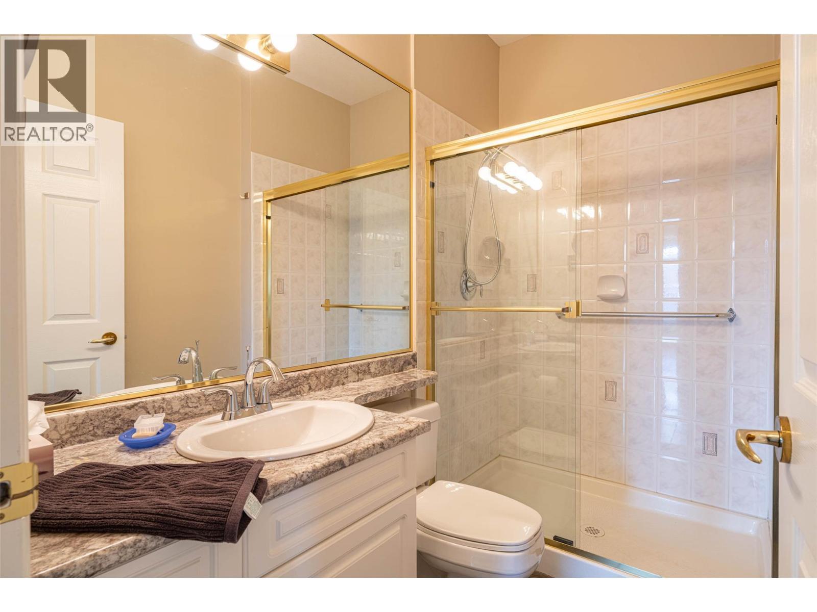 2nd Full Bathroom with spacious 5 foot shower with seat & grab bars - 3300 Centennial Drive Unit# 411, Vernon, BC - Indoor Photo Showing Bathroom