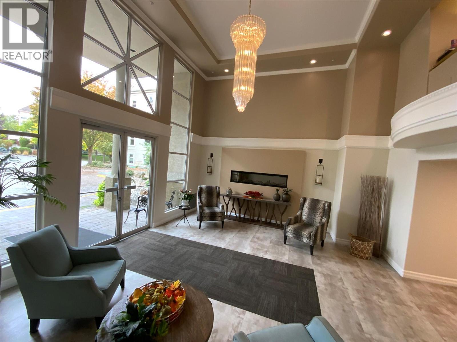 Inviting front foyer - 3300 Centennial Drive Unit# 411, Vernon, BC - Indoor
