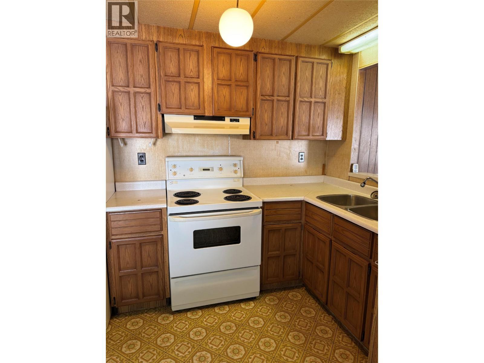 851 Read Road Unit# 12, Golden, BC