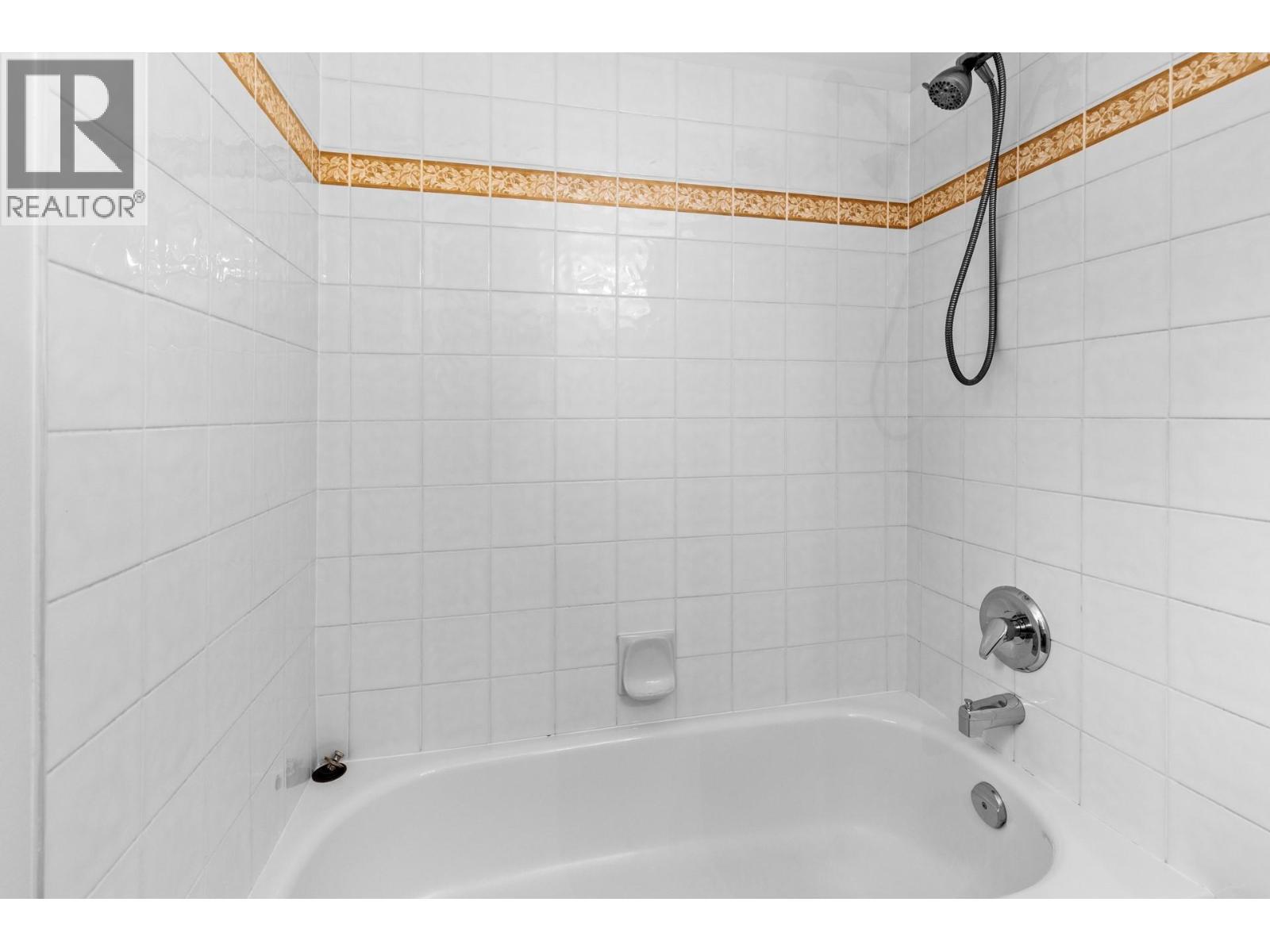 665 Cook Road Unit# 383, Kelowna, BC - Indoor Photo Showing Bathroom