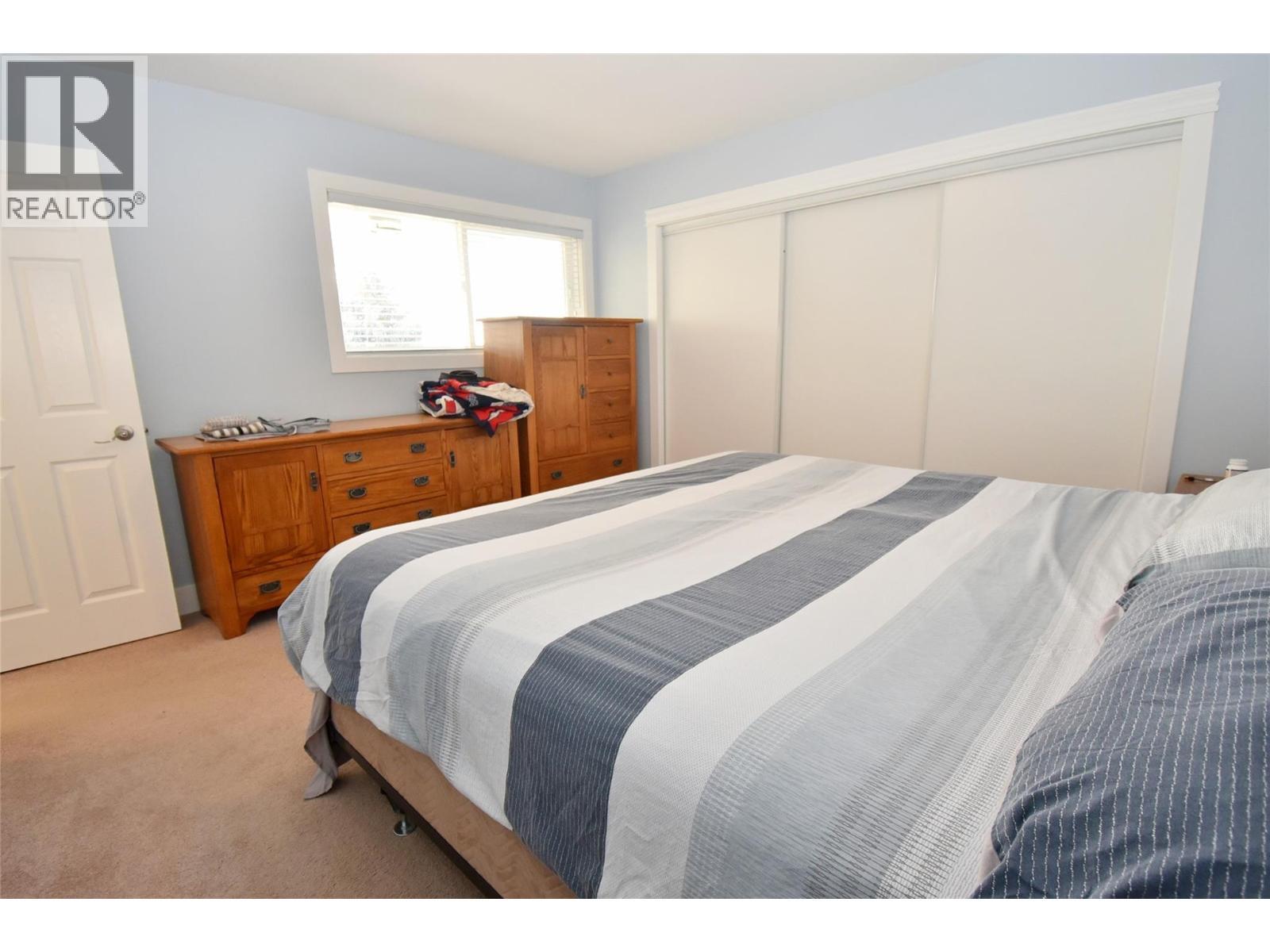6427 Spencer Road, Kelowna, BC - Indoor Photo Showing Bedroom