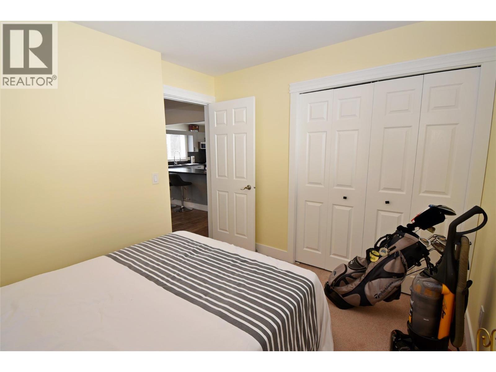 6427 Spencer Road, Kelowna, BC - Indoor Photo Showing Bedroom