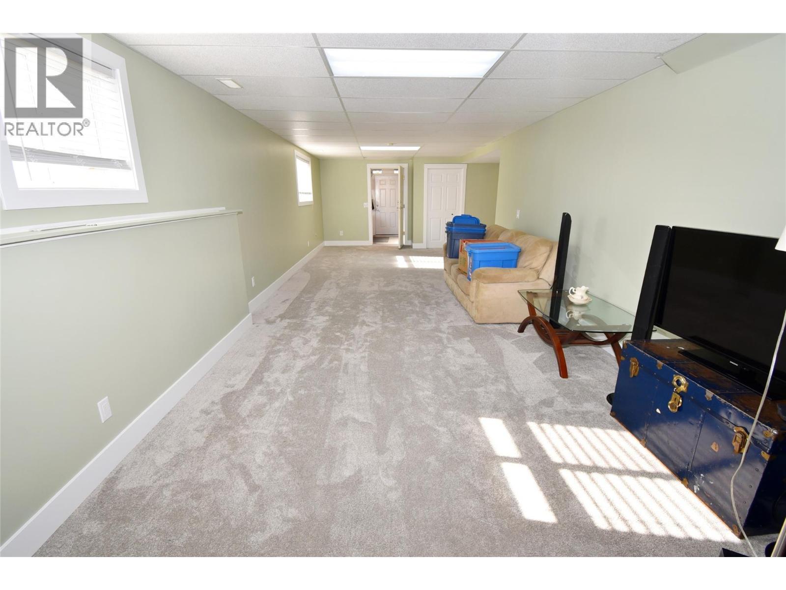 6427 Spencer Road, Kelowna, BC - Indoor Photo Showing Other Room