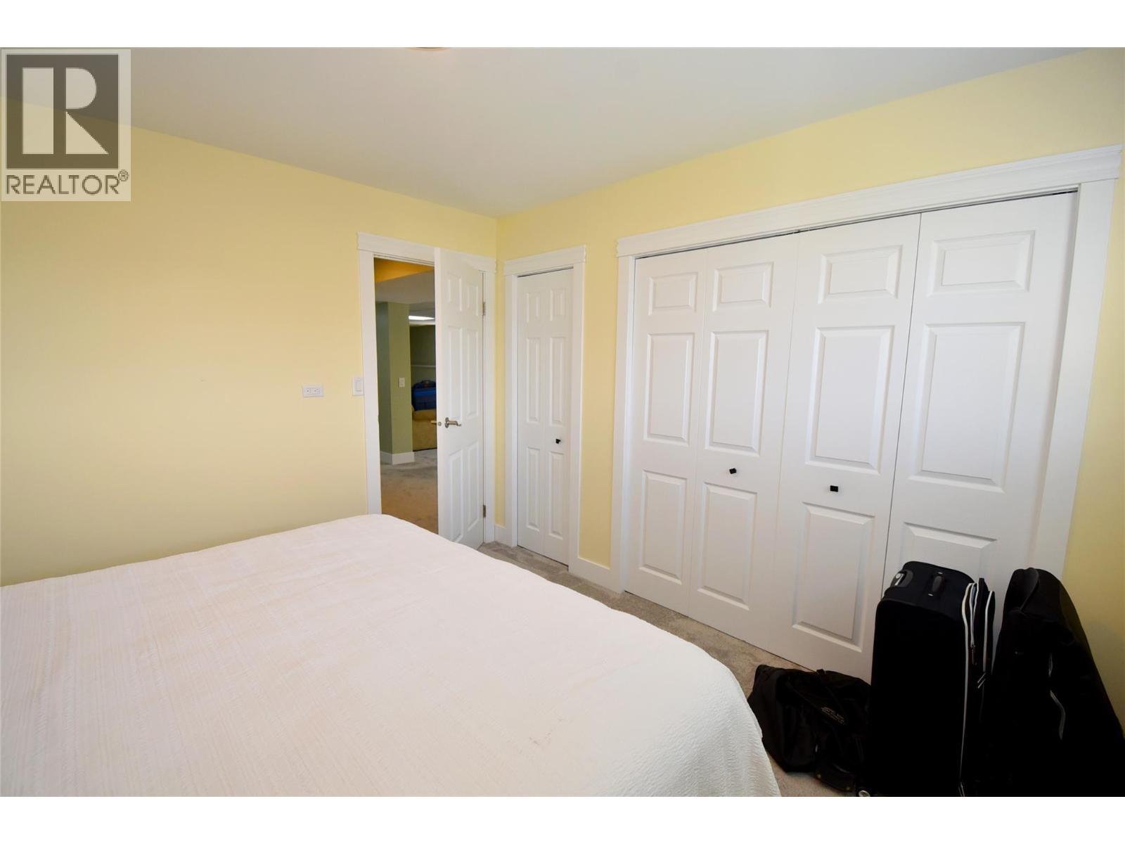 6427 Spencer Road, Kelowna, BC - Indoor Photo Showing Bedroom