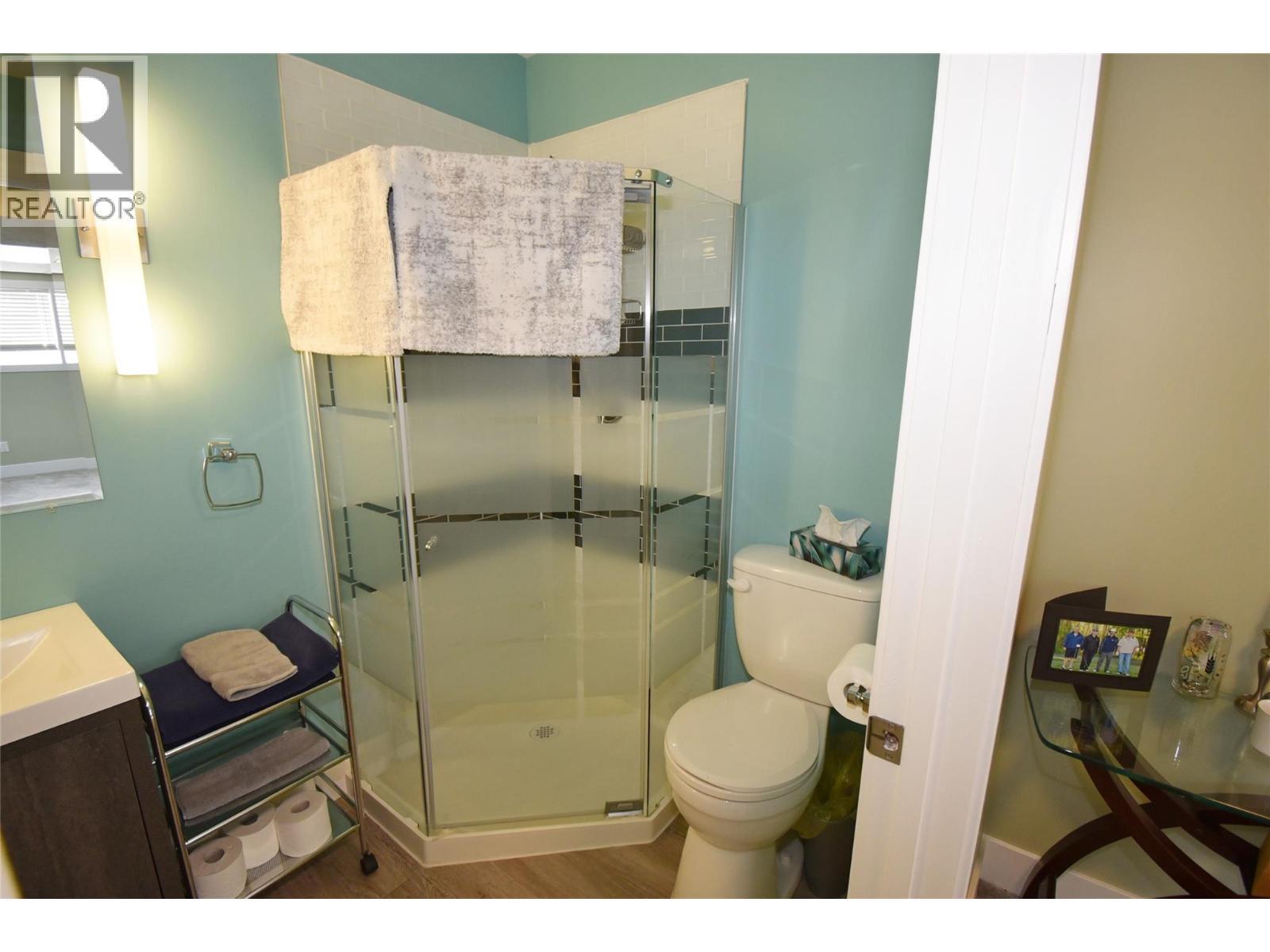 3pc bathroom in basement - 6427 Spencer Road, Kelowna, BC - Indoor Photo Showing Bathroom