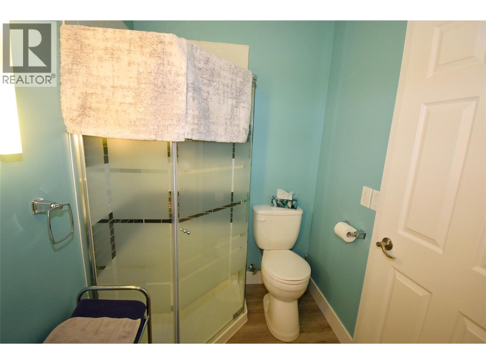 6427 Spencer Road, Kelowna, BC - Indoor Photo Showing Bathroom
