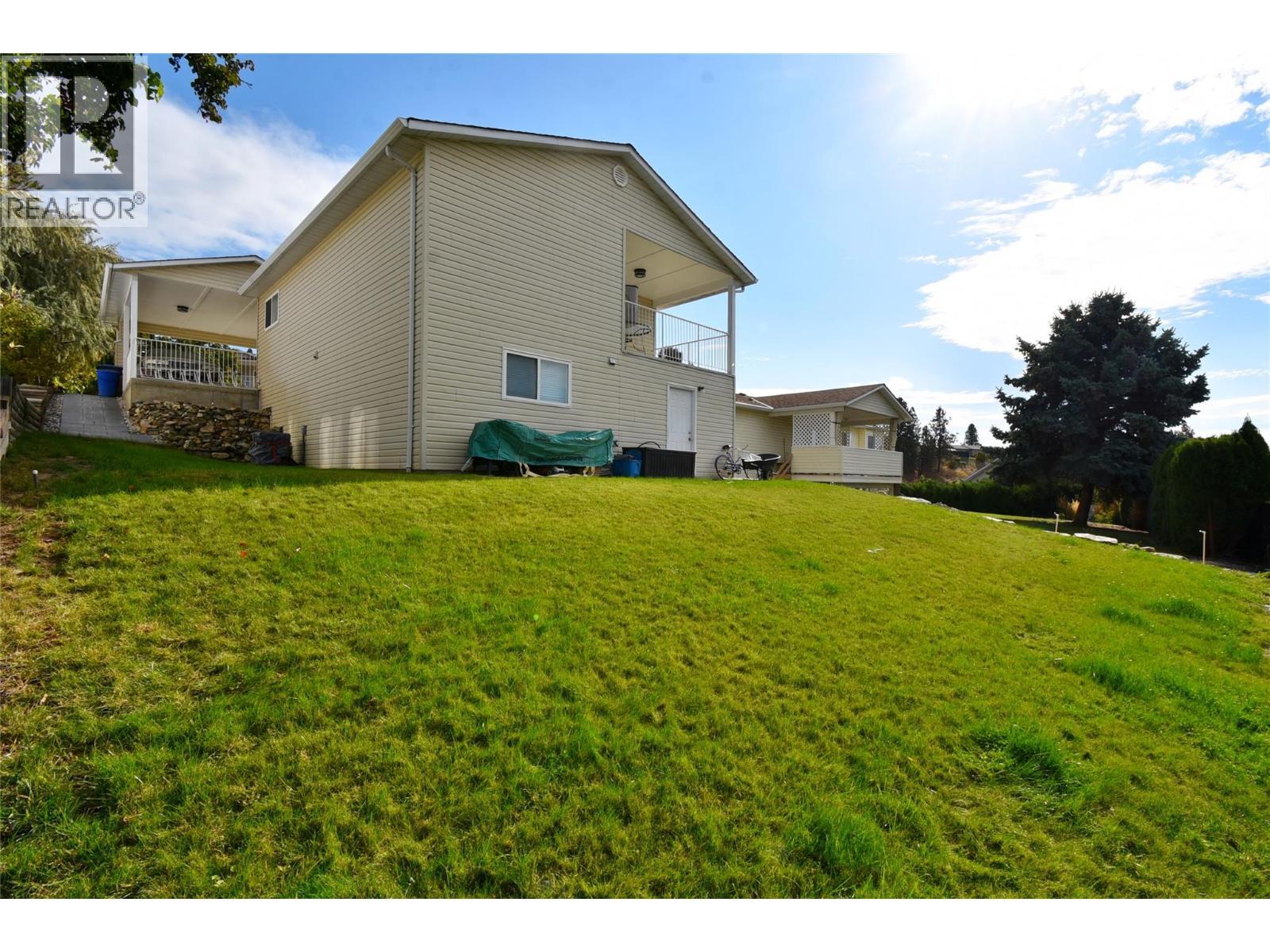 6427 Spencer Road, Kelowna, BC - Outdoor