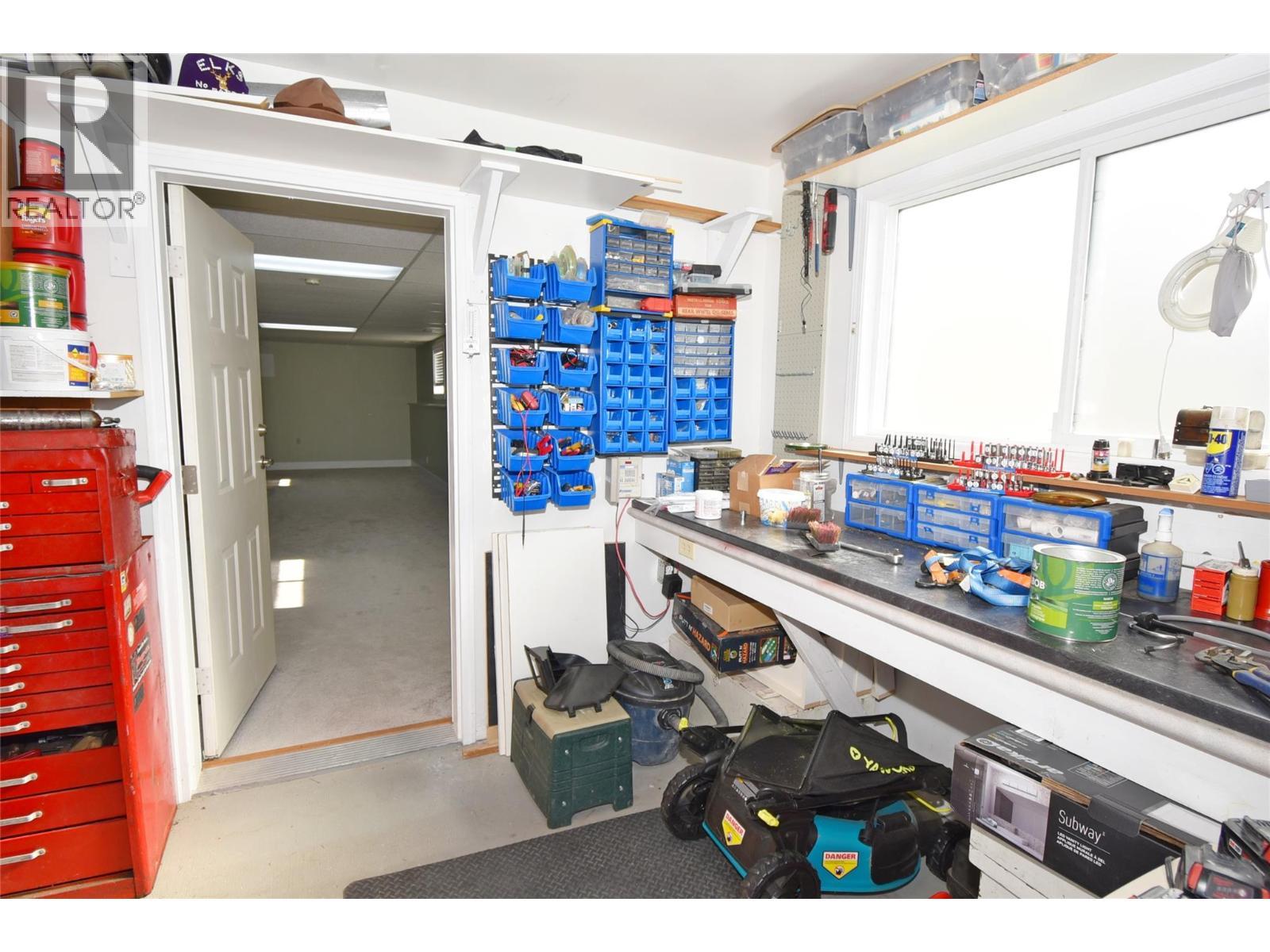 6427 Spencer Road, Kelowna, BC - Indoor