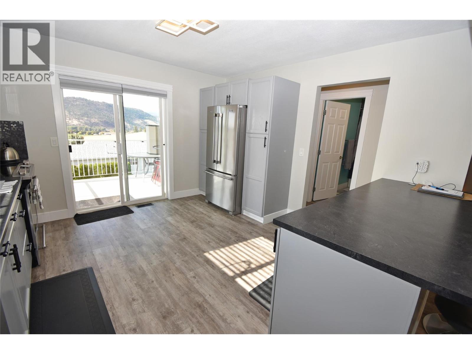 6427 Spencer Road, Kelowna, BC - Indoor