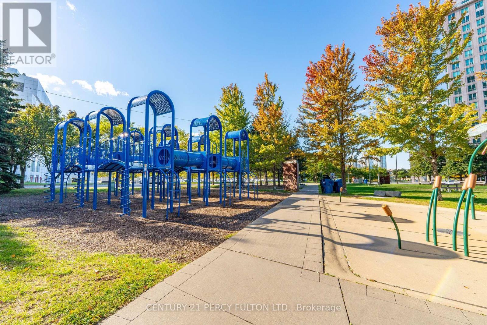 1007 - 8 Lee Centre Drive, Toronto, ON - Outdoor