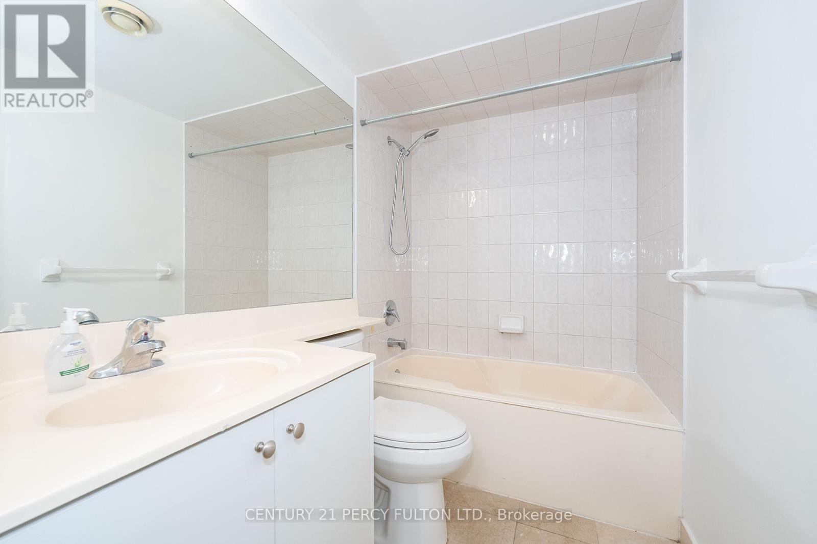 1007 - 8 Lee Centre Drive, Toronto, ON - Indoor Photo Showing Bathroom