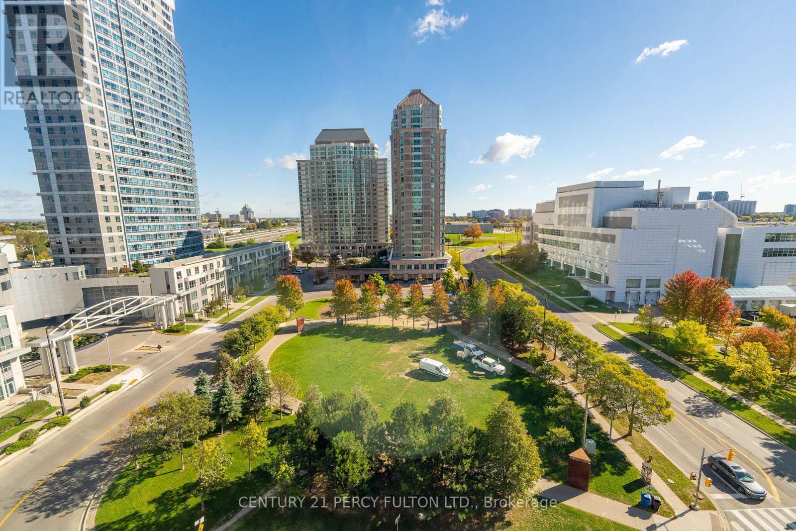 1007 - 8 Lee Centre Drive, Toronto, ON - Outdoor