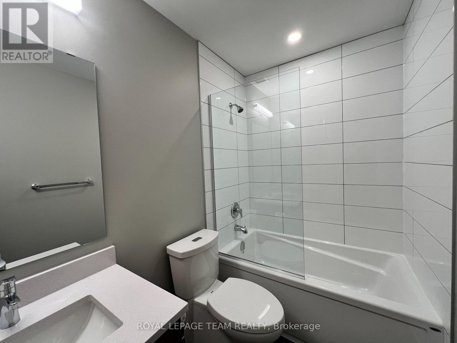310 - 360 Deschatelets Avenue, Ottawa, ON - Indoor Photo Showing Bathroom