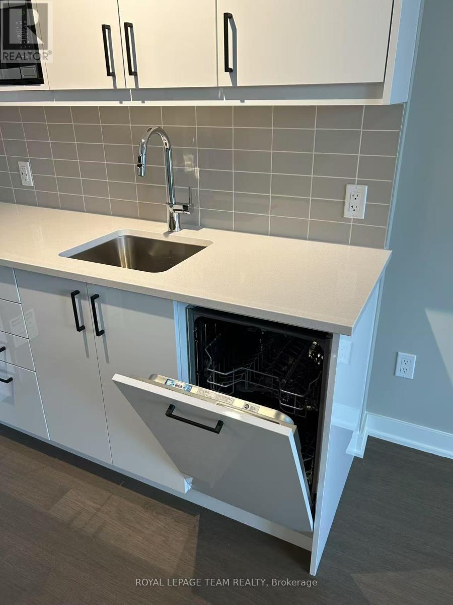 310 - 360 Deschatelets Avenue, Ottawa, ON - Indoor Photo Showing Kitchen