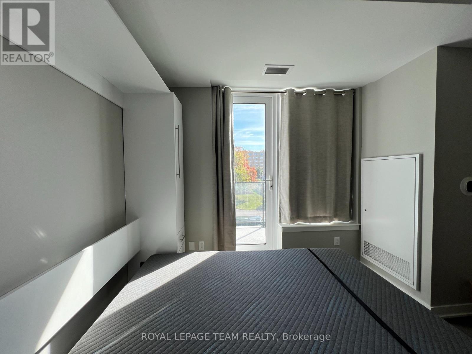 310 - 360 Deschatelets Avenue, Ottawa, ON - Indoor Photo Showing Bedroom