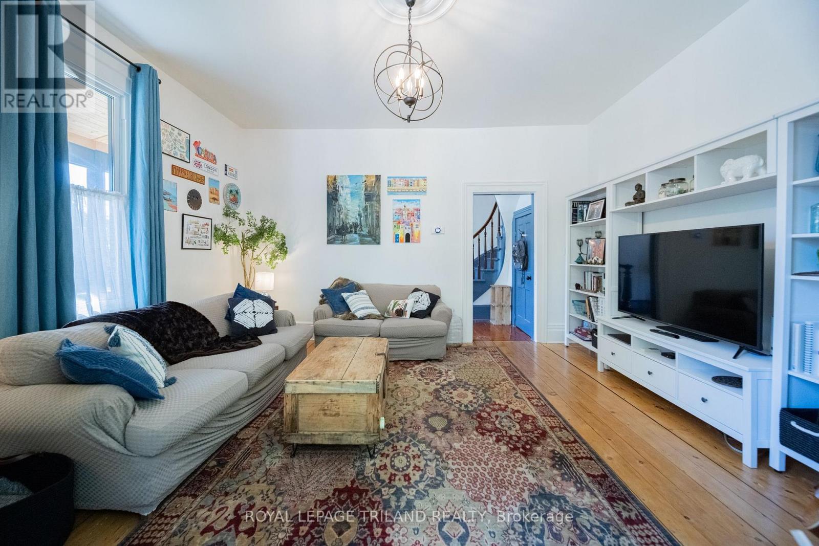 190 Emily Street, North Middlesex (Parkhill), ON - Indoor Photo Showing Living Room