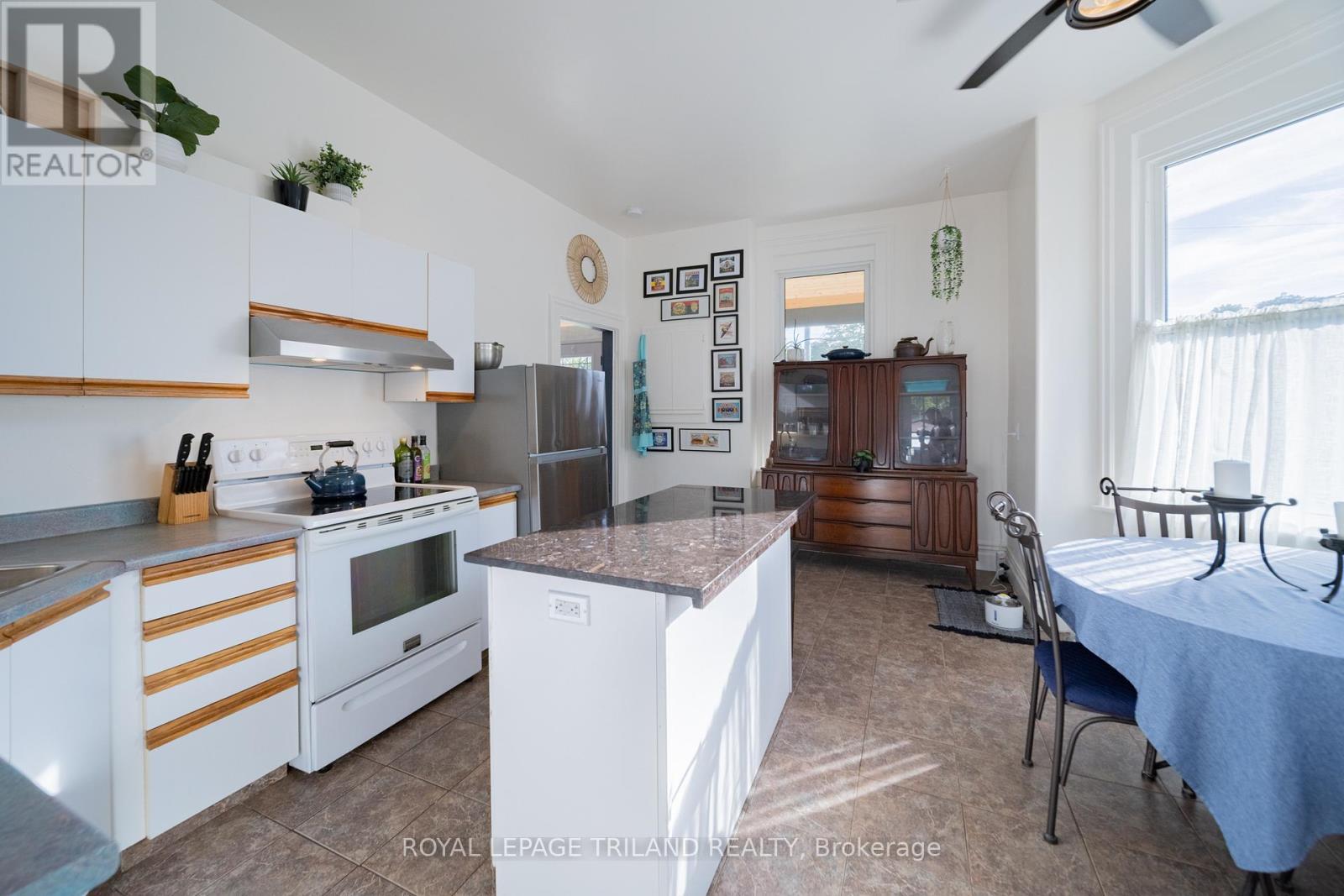 190 Emily Street, North Middlesex (Parkhill), ON - Indoor Photo Showing Kitchen