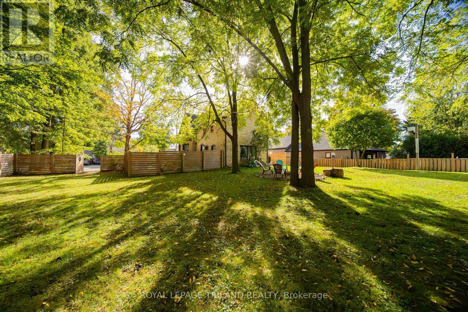 190 Emily Street, North Middlesex (Parkhill), ON - Outdoor With Backyard