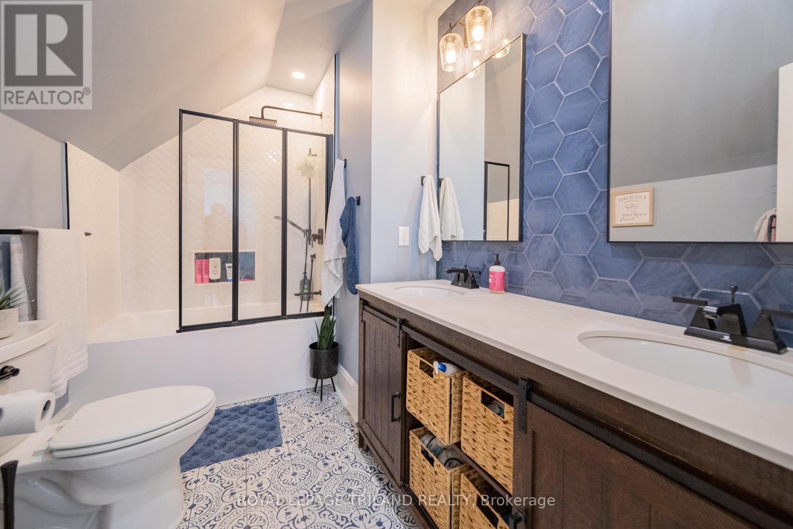 190 Emily Street, North Middlesex (Parkhill), ON - Indoor Photo Showing Bathroom