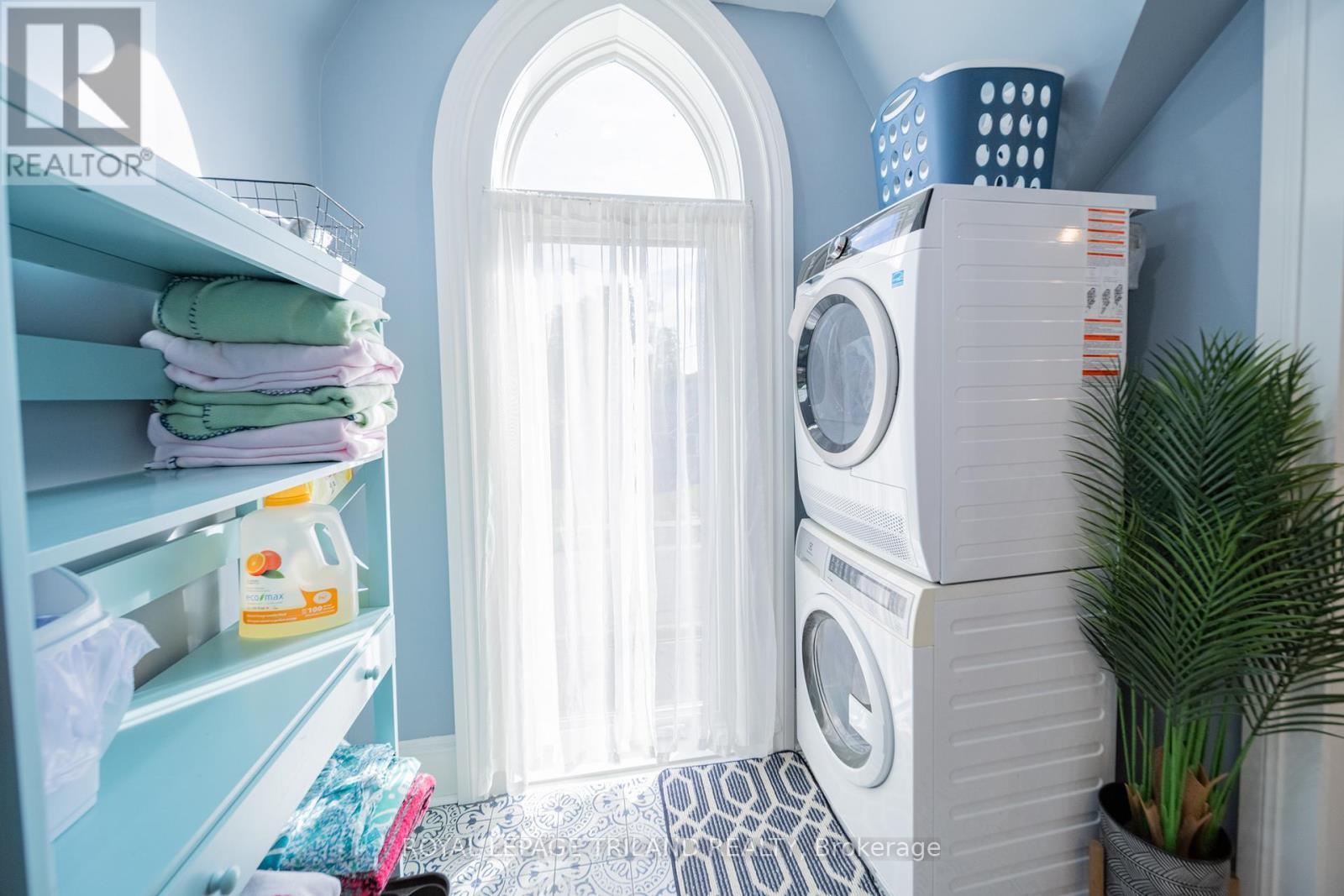 190 Emily Street, North Middlesex (Parkhill), ON - Indoor Photo Showing Laundry Room