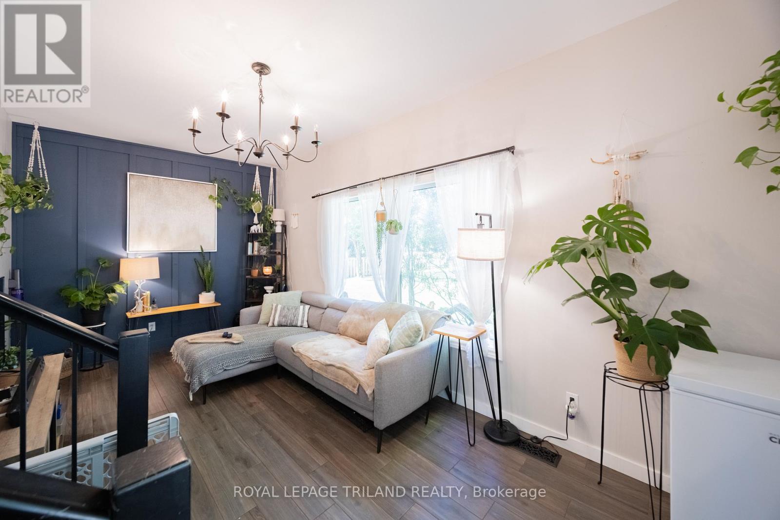 190 Emily Street, North Middlesex (Parkhill), ON - Indoor Photo Showing Other Room