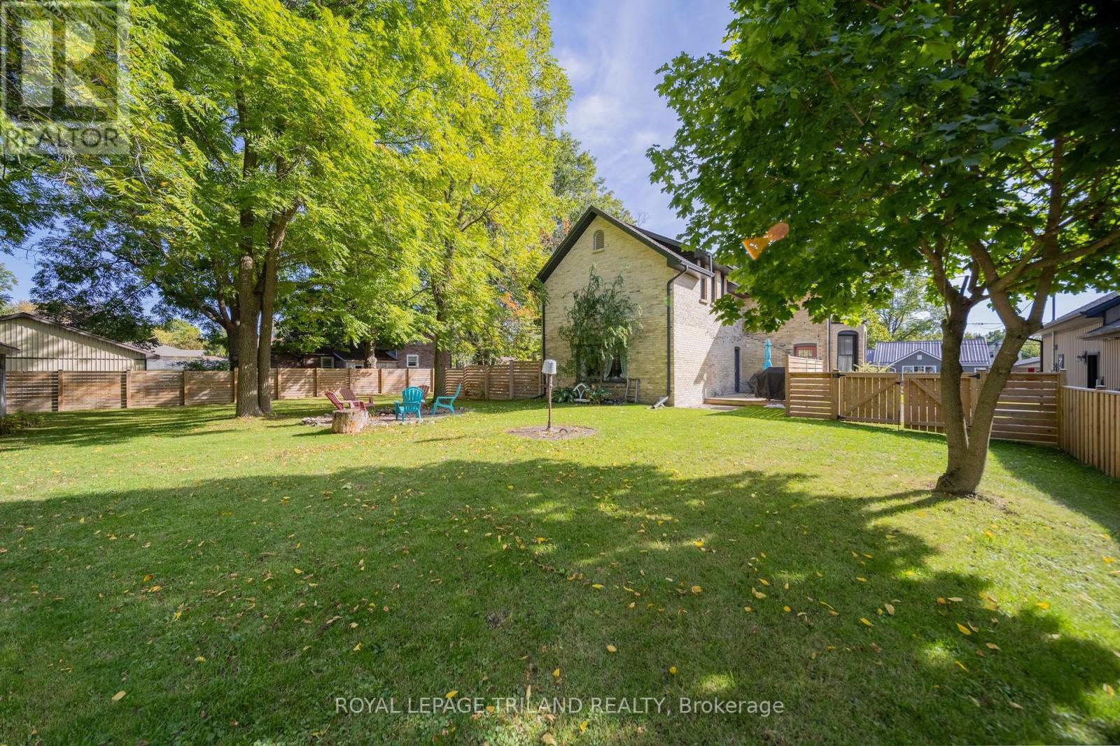 190 Emily Street, North Middlesex (Parkhill), ON - Outdoor With Backyard