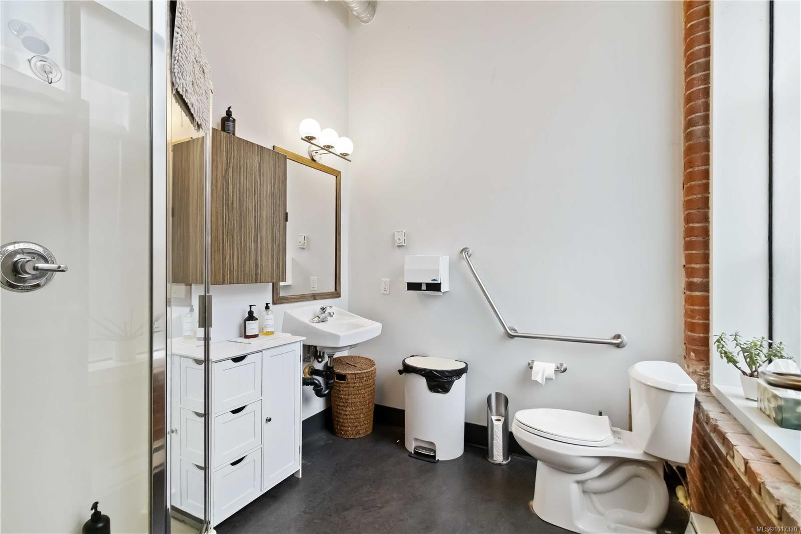 101-534 Yates St, Victoria, BC