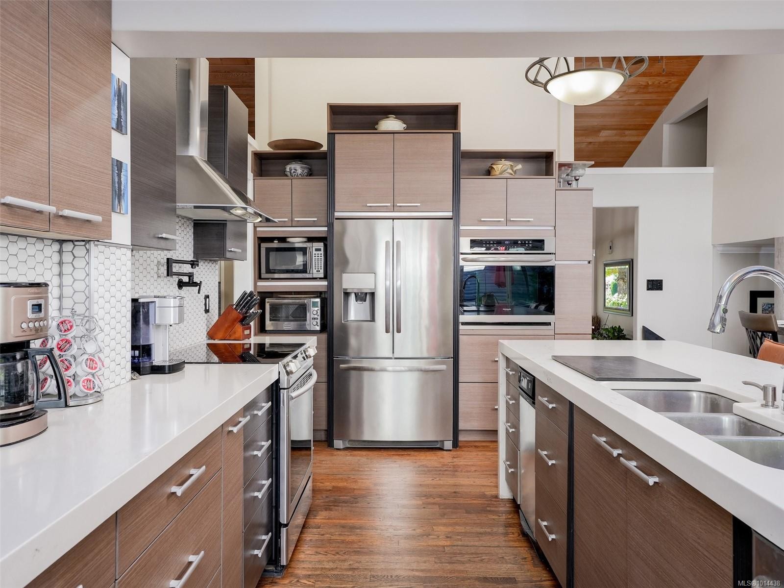 727 Paskin Way, Saanich, BC